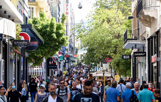 Κόσμος στην Ερμού