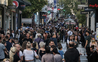 Κόσμος στην Ερμού Κόσμος στην Ερμού