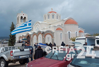 Κηδεία 33χρονου Μανώλη στην Κρήτη Κηδεία 33χρονου Μανώλη στην Κρήτη