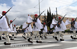 Μεγαλειώδης η στρατιωτική παρέλαση στην Αθήνα Μεγαλειώδης η στρατιωτική παρέλαση στην Αθήνα