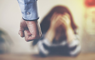 Ενδοοικογενειακή βία Ενδοοικογενειακή βία