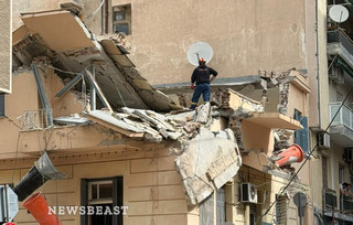 Νεκρός αστυνομικός από την κατάρρευση τμήματος κτιρίου στον Πειραιά Νεκρός αστυνομικός από την κατάρρευση τμήματος κτιρίου στον Πειραιά