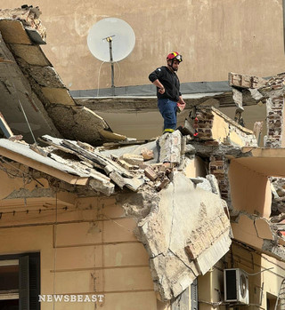 Νεκρός αστυνομικός από την κατάρρευση τμήματος κτιρίου στον Πειραιά