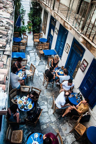 μεζεδοπωλείο η Αυλή μεζεδοπωλείο η Αυλή
