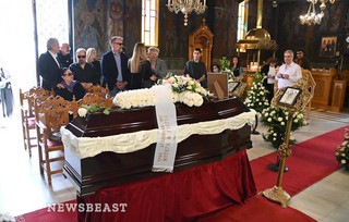 Το τελευταίο αντίο στην Άννα Παναγιωτοπούλου Το τελευταίο αντίο στην Άννα Παναγιωτοπούλου