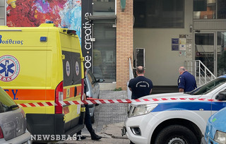 Νεκρή 40χρονη γυναίκα στη μέση του δρόμου στο Μενίδι Νεκρή 40χρονη γυναίκα στη μέση του δρόμου στο Μενίδι