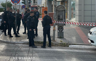 Νεκρή 40χρονη γυναίκα στη μέση του δρόμου στο Μενίδι Νεκρή 40χρονη γυναίκα στη μέση του δρόμου στο Μενίδι