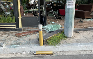 Αυτοκίνητο «μπήκε» σε καφετέρια στη λεωφόρο Συγγρού Αυτοκίνητο «μπήκε» σε καφετέρια στη λεωφόρο Συγγρού