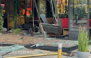 Αυτοκίνητο «μπήκε» σε καφετέρια στη λεωφόρο Συγγρού Αυτοκίνητο «μπήκε» σε καφετέρια στη λεωφόρο Συγγρού