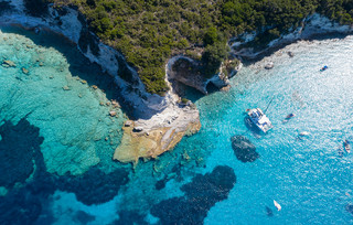 Βουτούμι, Αντίπαξοι Βουτούμι, Αντίπαξοι