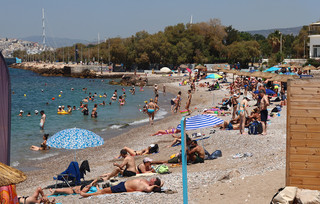 Παραλίες με κόσμο Παραλίες με κόσμο