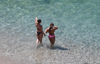 Παραλίες με κόσμο Παραλίες με κόσμο
