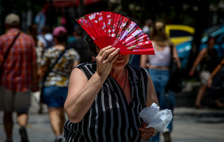 Καύσωνας στη χώρα Καύσωνας στη χώρα