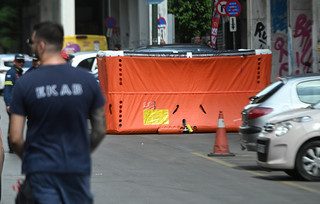 Μπήκε η ΕΚΑΜ στην πολυκατοικία στην Αχαρνών Μπήκε η ΕΚΑΜ στην πολυκατοικία στην Αχαρνών