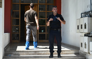 Θρίλερ σε διαμέρισμα στη Νέα Σμύρνη: Άνδρας βρέθηκε δολοφονημένος Θρίλερ σε διαμέρισμα στη Νέα Σμύρνη: Άνδρας βρέθηκε δολοφονημένος
