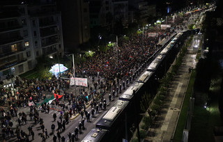 Σε εξέλιξη η μεγάλη πορεία του Πολυτεχνείου προς την αμερικανική και την ισραηλινή πρεσβεία Σε εξέλιξη η μεγάλη πορεία του Πολυτεχνείου προς την αμερικανική και την ισραηλινή πρεσβεία