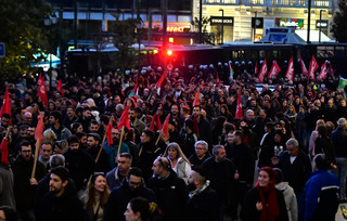 Σε εξέλιξη η μεγάλη πορεία του Πολυτεχνείου προς την αμερικανική και την ισραηλινή πρεσβεία Σε εξέλιξη η μεγάλη πορεία του Πολυτεχνείου προς την αμερικανική και την ισραηλινή πρεσβεία