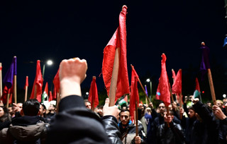 Σε εξέλιξη η μεγάλη πορεία του Πολυτεχνείου προς την αμερικανική και την ισραηλινή πρεσβεία Σε εξέλιξη η μεγάλη πορεία του Πολυτεχνείου προς την αμερικανική και την ισραηλινή πρεσβεία