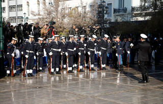 Με τιμές εν ενεργεία πρωθυπουργού το τελευταίο αντίο στον Κώστα Σημίτη Με τιμές εν ενεργεία πρωθυπουργού το τελευταίο αντίο στον Κώστα Σημίτη