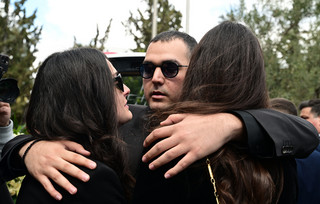 Συγγενείς και φίλοι είπαν το τελευταίο αντίο στον Αλέξη Κούγια Συγγενείς και φίλοι είπαν το τελευταίο αντίο στον Αλέξη Κούγια