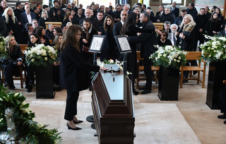 Αυτή την ώρα το τελευταίο αντίο στον Αλέξη Κούγια Αυτή την ώρα το τελευταίο αντίο στον Αλέξη Κούγια