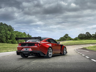 Η Ford Mustang συνεχίζει να κυριαρχεί σε πίστες και πωλήσεις Η Ford Mustang συνεχίζει να κυριαρχεί σε πίστες και πωλήσεις