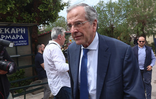 Κηδεία Πέτρου Μολυβιάτη Κηδεία Πέτρου Μολυβιάτη