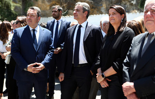 Παρουσία του πρωθυπουργού και πλήθους στελεχών του ΠΑΣΟΚ η κηδεία του Χρήστου Ροκόφυλλου