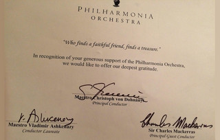 H Philharmonia του Βασιλιά Καρόλου τίμησε τη Χρυσάνθη Λαιμού H Philharmonia του Βασιλιά Καρόλου τίμησε τη Χρυσάνθη Λαιμού