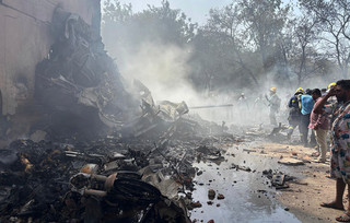 Η στιγμή της συντριβής αεροσκάφους της Air India με 242 επιβαίνοντες, είχε προορισμό το Λονδίνο Η στιγμή της συντριβής αεροσκάφους της Air India με 242 επιβαίνοντες, είχε προορισμό το Λονδίνο