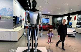 Tesla robot