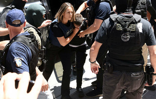 Εικόνες που θυμίζουν Πισπιρίγκου με τη Μουρτζούκου στην Πάτρα Εικόνες που θυμίζουν Πισπιρίγκου με τη Μουρτζούκου στην Πάτρα