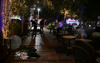 Πώς συνέβη το σοκαριστικό ατύχημα με το τζιπ που έπεσε σε εστιατόριο γεμάτο κόσμο στο Κολωνάκι Πώς συνέβη το σοκαριστικό ατύχημα με το τζιπ που έπεσε σε εστιατόριο γεμάτο κόσμο στο Κολωνάκι
