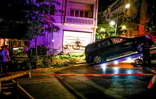 Πώς συνέβη το σοκαριστικό ατύχημα με το τζιπ που έπεσε σε εστιατόριο γεμάτο κόσμο στο Κολωνάκι Πώς συνέβη το σοκαριστικό ατύχημα με το τζιπ που έπεσε σε εστιατόριο γεμάτο κόσμο στο Κολωνάκι