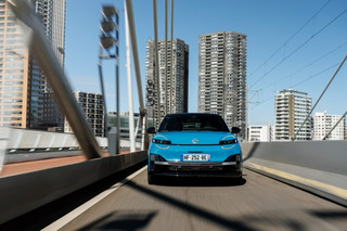 Το νέο Nissan Micra «ηλεκτρίζει» τους δρόμους του Ρότερνταμ