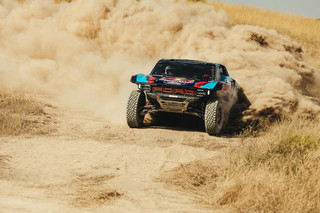 Πόσοι Κάρλος Σάινθ χωράνε στο θηριώδες Ford Raptor T1+;
