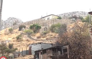 Στις φυλακές Λάρισας οδηγήθηκε ο τραγουδιστής Βασίλης Παϊτέρης για χρέη στο δημόσιο, με αφορμή την κατασκευή του σπιτιού του στην Αγία Βαρβάρα.
