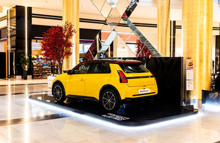 Το Renault 5 E-Tech Electric στο Golden Hall Το Renault 5 E-Tech Electric στο Golden Hall