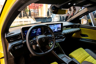 Το Renault 5 E-Tech Electric στο Golden Hall Το Renault 5 E-Tech Electric στο Golden Hall