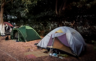 «Πολύ περίεργη υπόθεση» το διπλό φονικό στη Φοινικούντα – Το σενάριο που εξετάζει η ΕΛ.ΑΣ., πιθανότατα ανήλικος ο δράστης
