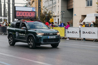 Η Dacia τερμάτισε... τον 42ο Αυθεντικό Μαραθώνιο της Αθήνας