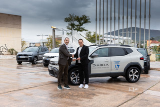 Η Dacia επίσημος χορηγός του 42ου Αυθεντικού Μαραθωνίου της Αθήνας Η Dacia επίσημος χορηγός του 42ου Αυθεντικού Μαραθωνίου της Αθήνας