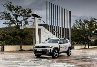 Η Dacia επίσημος χορηγός του 42ου Αυθεντικού Μαραθωνίου της Αθήνας Η Dacia επίσημος χορηγός του 42ου Αυθεντικού Μαραθωνίου της Αθήνας