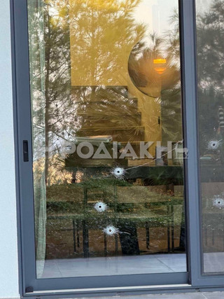 «Γάζωσαν» με 14 σφαίρες το σπίτι επιχειρηματία στη Ρόδο «Γάζωσαν» με 14 σφαίρες το σπίτι επιχειρηματία στη Ρόδο