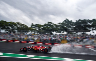 Το συναρπαστικό πρωτάθλημα συνεχίζεται, προσθέτοντας ακόμα περισσότερο ενδιαφέρον στο 21 ο Grand Prix, που θα διεξαχθεί στην πίστα Ιντερλάγκος του Σάο Πάολο της Βραζιλίας. Το συναρπαστικό πρωτάθλημα συνεχίζεται, προσθέτοντας ακόμα περισσότερο ενδιαφέρον στο 21 ο Grand Prix, που θα διεξαχθεί στην πίστα Ιντερλάγκος του Σάο Πάολο της Βραζιλίας.