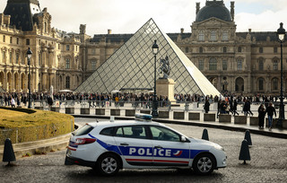 Λούβρο _Ληστεία