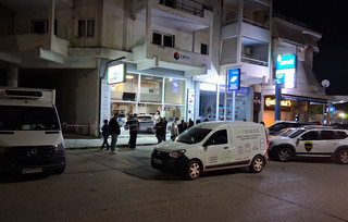 ΝΑΥΠΛΙΟ : Αυτοκίνητο έσπασε τη βιτρίνα και «μπήκε» σε κατάστημα ηλεκτρικών ειδών ΝΑΥΠΛΙΟ : Αυτοκίνητο έσπασε τη βιτρίνα και «μπήκε» σε κατάστημα ηλεκτρικών ειδών