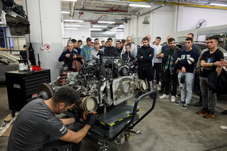 Η Porsche στηρίζει τις σχολές μαθητείας της Δ.ΥΠ.Α. στη Θεσσαλία Η Porsche στηρίζει τις σχολές μαθητείας της Δ.ΥΠ.Α. στη Θεσσαλία