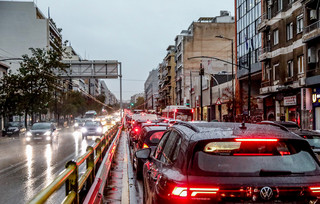 Ισχυρές καταιγίδες πλήττουν την Αττική Ισχυρές καταιγίδες πλήττουν την Αττική