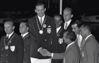 Όταν ο τέως βασιλιάς Κωνσταντίνος κέρδιζε το πρώτο ελληνικό χρυσό σε Ολυμπιακούς Αγώνες ύστερα από 48 χρόνια!